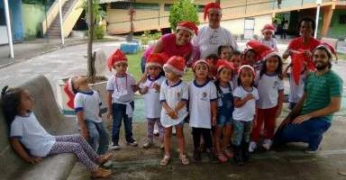 Alunos da Creche Padre Adalberto visitam asilo em Barra Mansa  